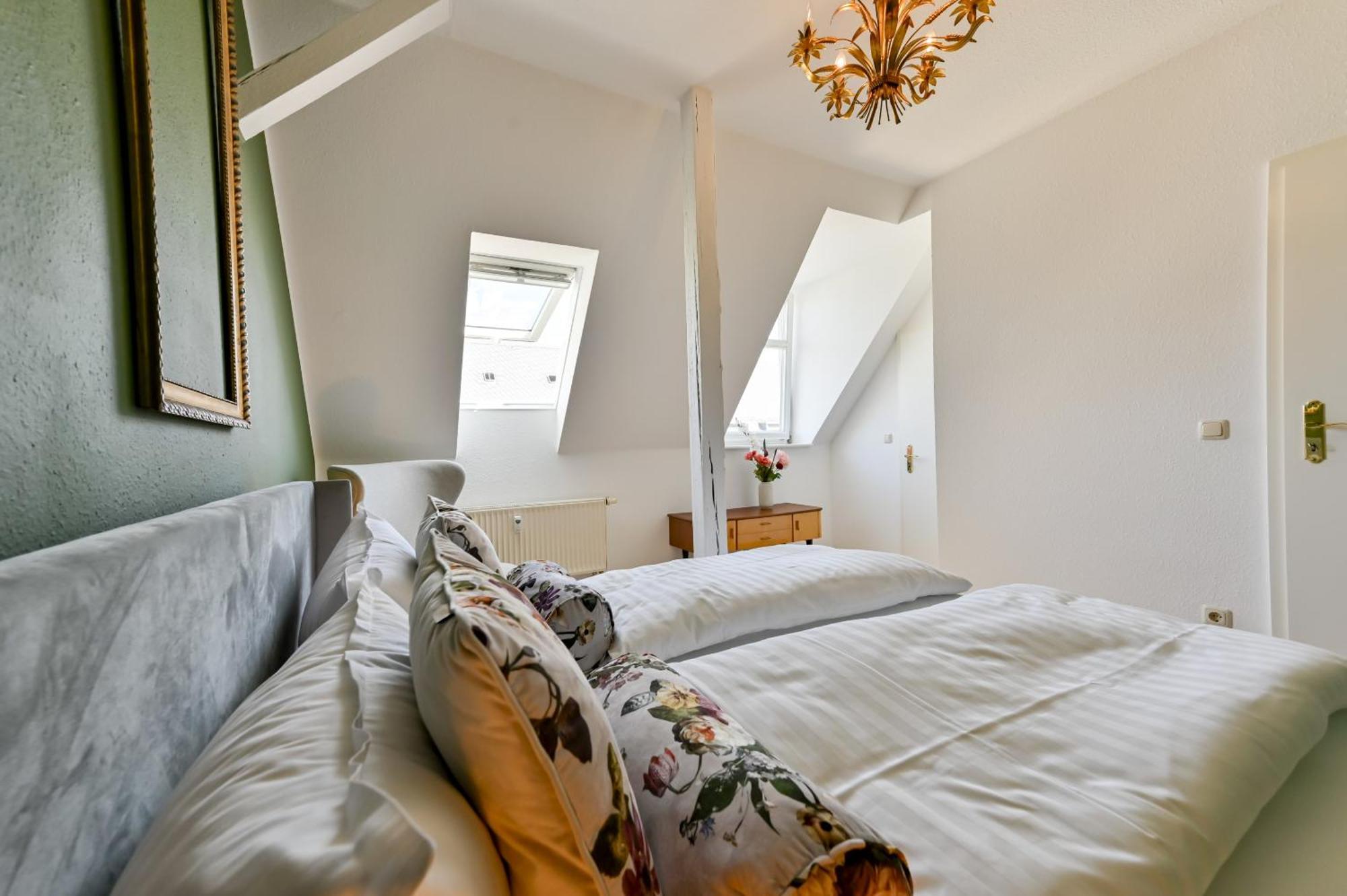 Premium Quartier Clara , Karl Und Fritz Auf Dem Kassberg Mit Eigenem Stellplatz Apartman Chemnitz Szoba fotó